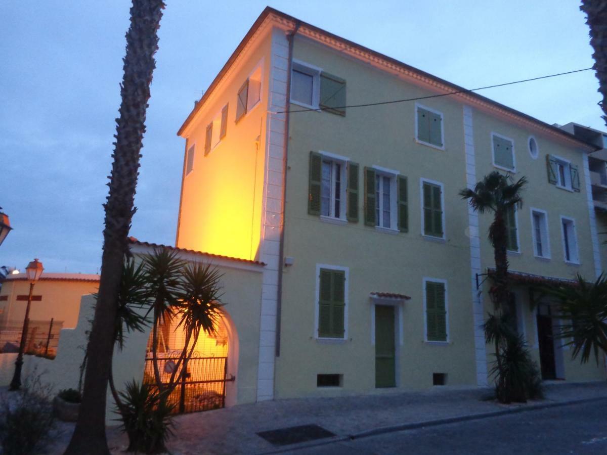 L'Ilot Fleuri Hotel Le Lavandou Exterior photo